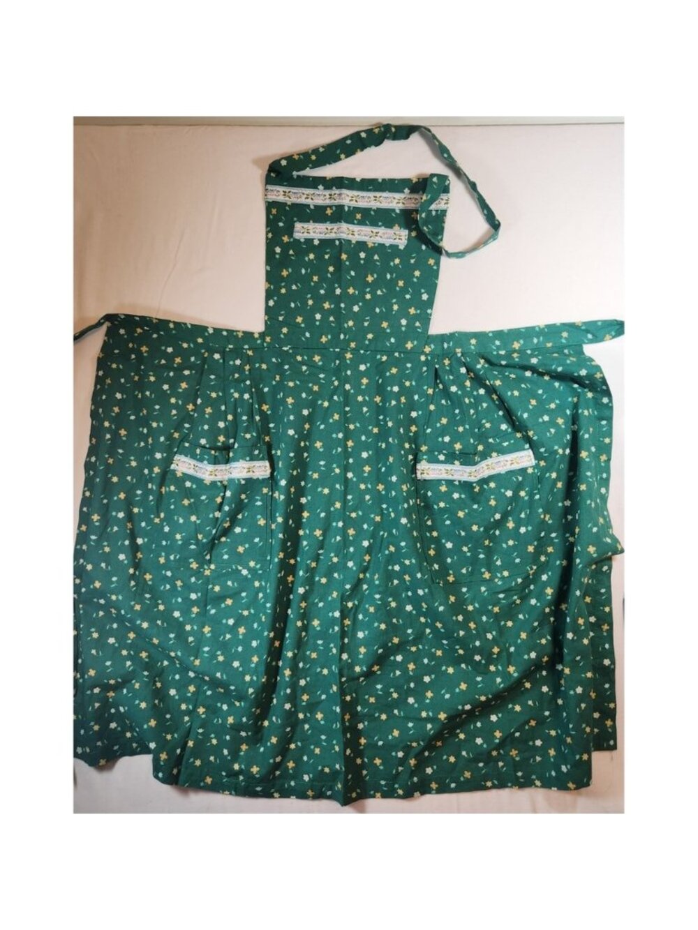 Vintage Green Floral Bib Apron Ditsy Flower Print Two Pocket Cottagecore Kitchen